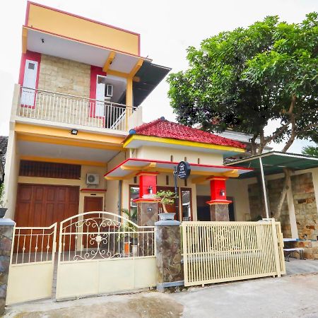 OYO Life 3064 Mahameru Kost Putra Jember Bagian luar foto