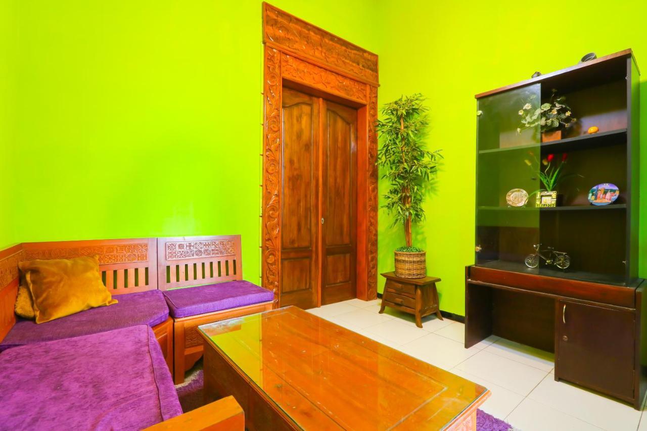 OYO Life 3064 Mahameru Kost Putra Jember Bagian luar foto