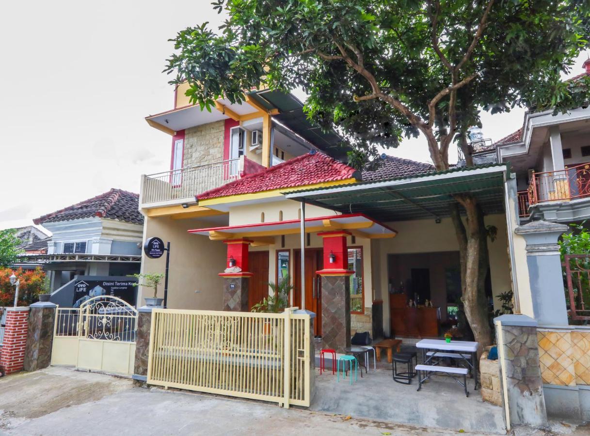 OYO Life 3064 Mahameru Kost Putra Jember Bagian luar foto