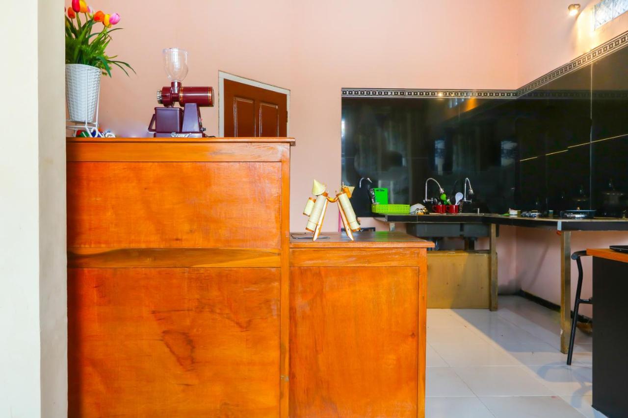 OYO Life 3064 Mahameru Kost Putra Jember Bagian luar foto