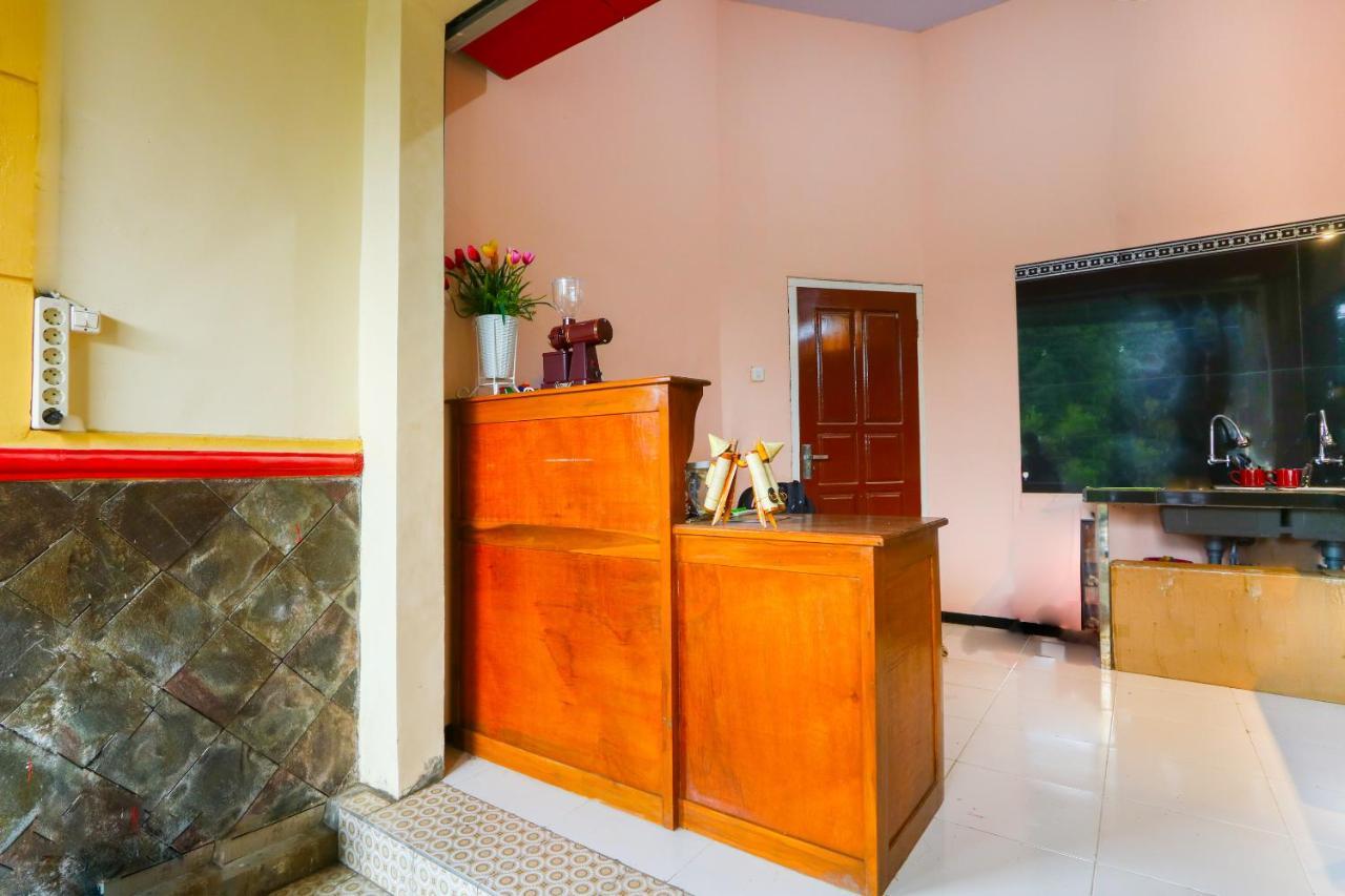 OYO Life 3064 Mahameru Kost Putra Jember Bagian luar foto