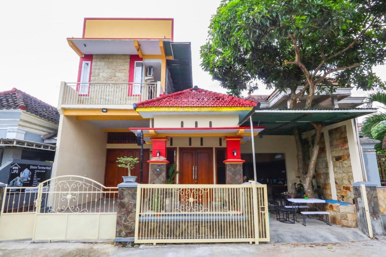 OYO Life 3064 Mahameru Kost Putra Jember Bagian luar foto