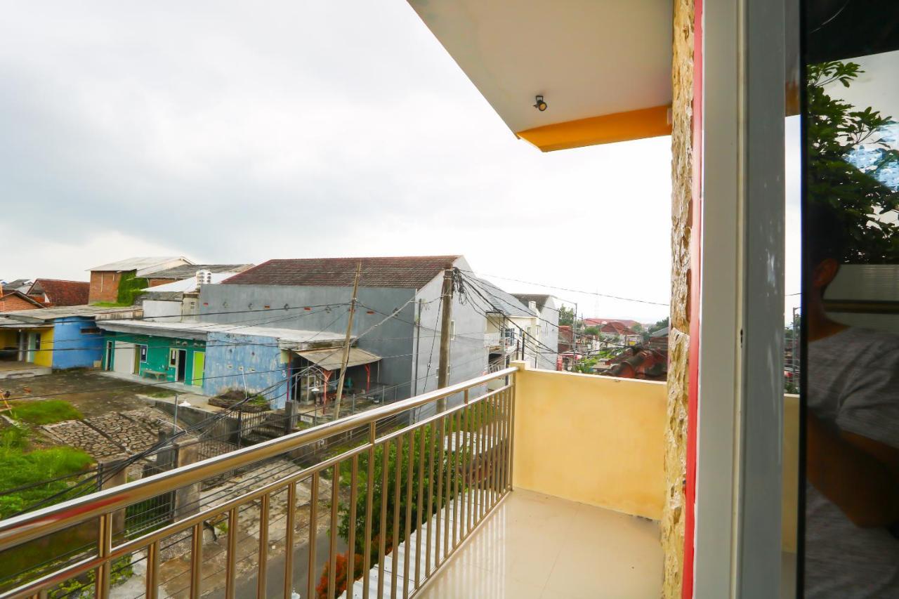 OYO Life 3064 Mahameru Kost Putra Jember Bagian luar foto